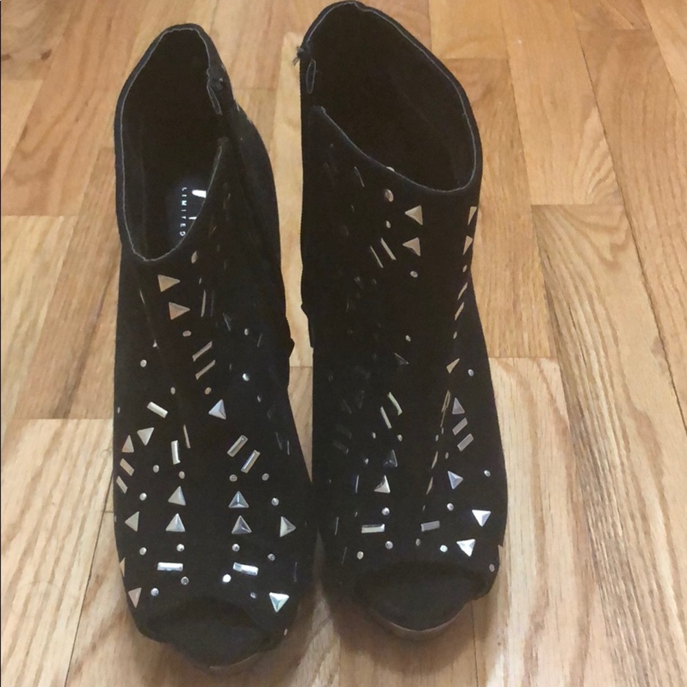 Black studded peep toe 6” heels